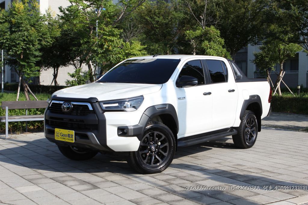 81中古車 豐田hilux 2 8l 僅跑5千原廠剛保養完成後廂捲簾蓋套件約3萬多acc跟車系統預警式防護 81中古車 豐田hilux 2 8l 僅跑5千原廠剛保養完成後廂捲簾蓋套件約3萬多acc跟車系統預警式防護