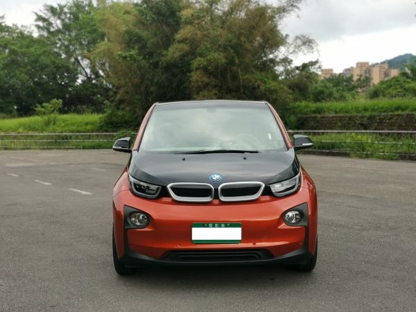 Bmw 寶馬中古車 二手車 實車實價 就到81嚴選 81汽車