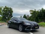 Lexus豪華轎車，前座後座都舒適，...