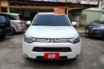 2015 Mitsubishi outlander 跟...