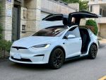 新款 Model X 長程版 Long Range 選YOKE方向盤
