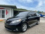 前後雷達、車頂行李架、登車踏板、雙電動滑門、皮椅、駕駛電動座椅、抬頭顯示器、三區