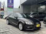 Sedan 30 TFSI「總代理，換檔撥...