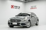 Sedan 後驅 搭原廠導航 鋼琴烤漆內飾板 換檔撥片 定限速 倒車顯影 免鑰匙