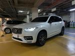 XC90 B5 有加裝R版後尾飾...